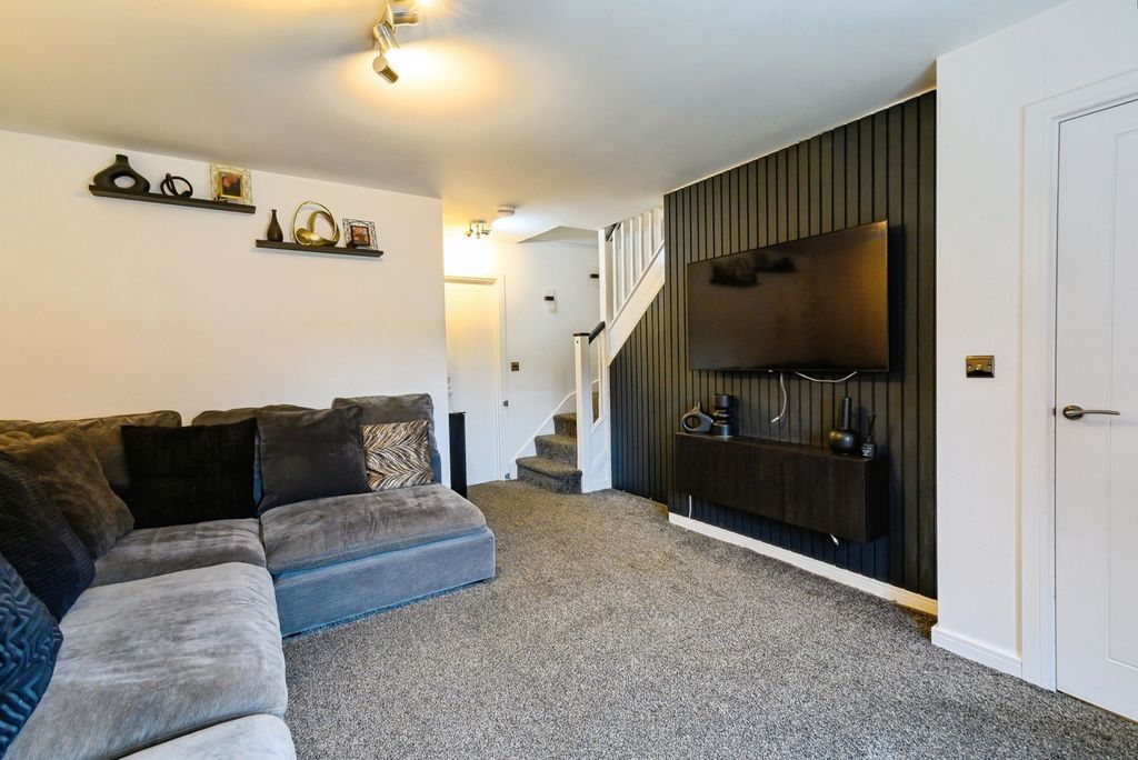 Property photo 3 of 17 Living Room