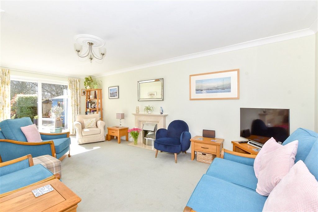 Property photo 3 of 14 Lounge