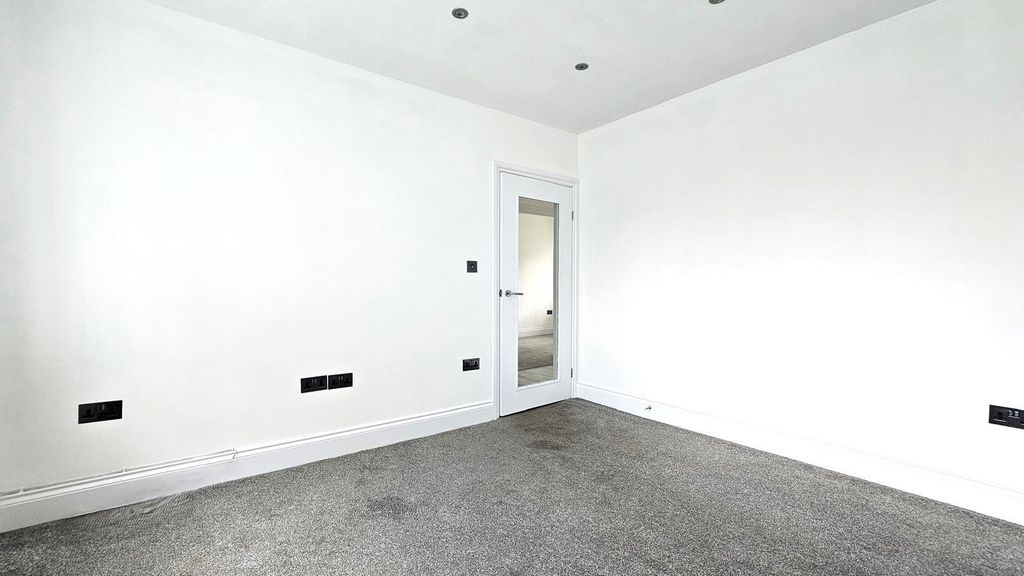 Property photo 1 of 11 5433701