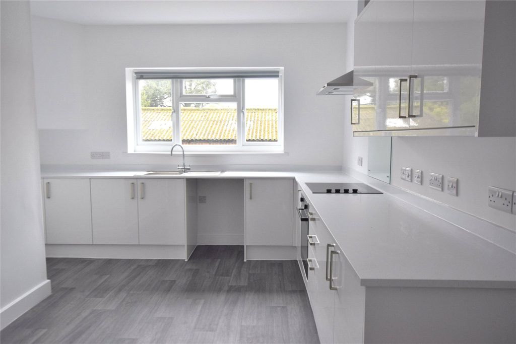 Property photo 1 of 7 Kitchen Breakfast