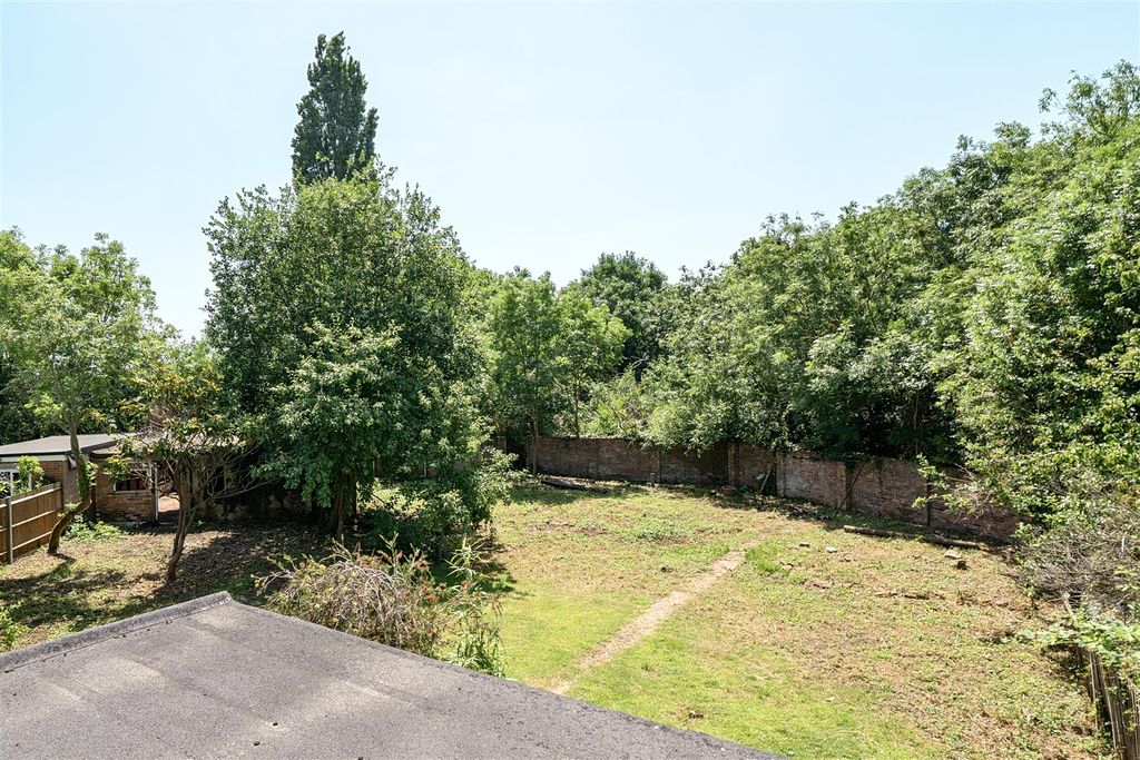 Property photo 2 of 17 1482320-11-6A3Bdf0F28De6.Jpg