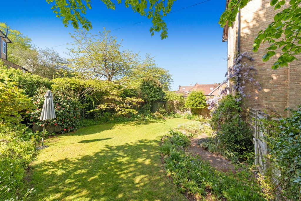 Property photo 2 of 35 Garden