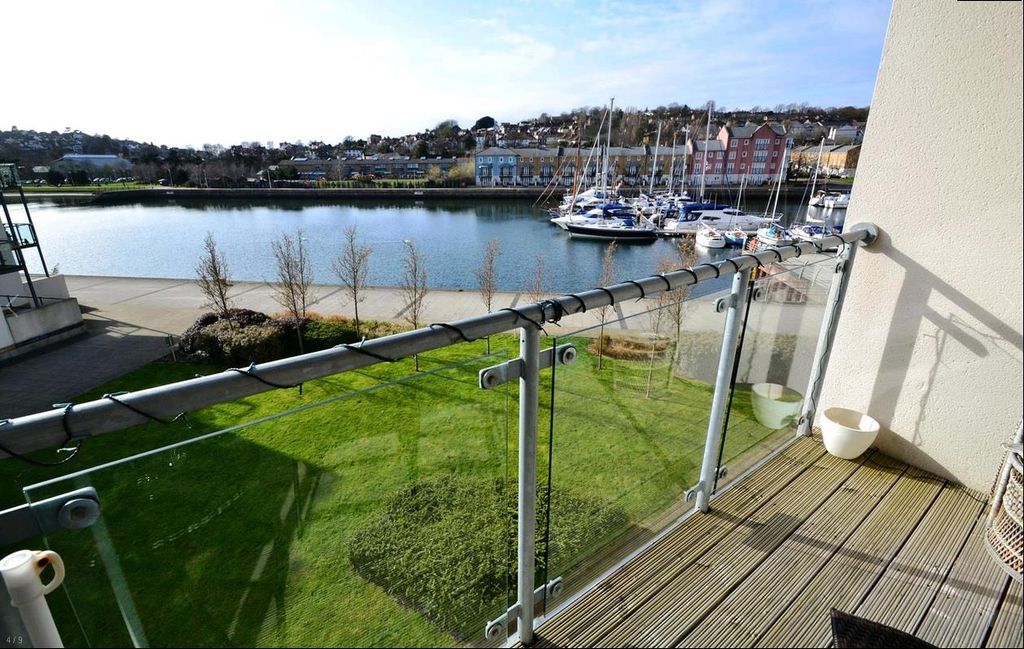 Property photo 2 of 11 Balcony