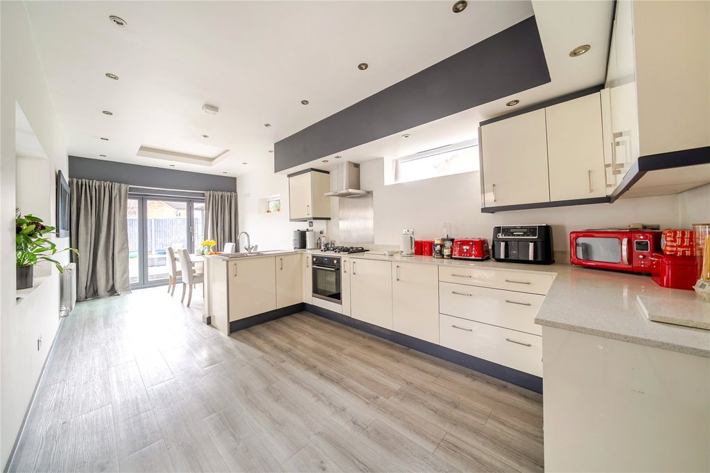 Property photo 2 of 20 Picture No. 17