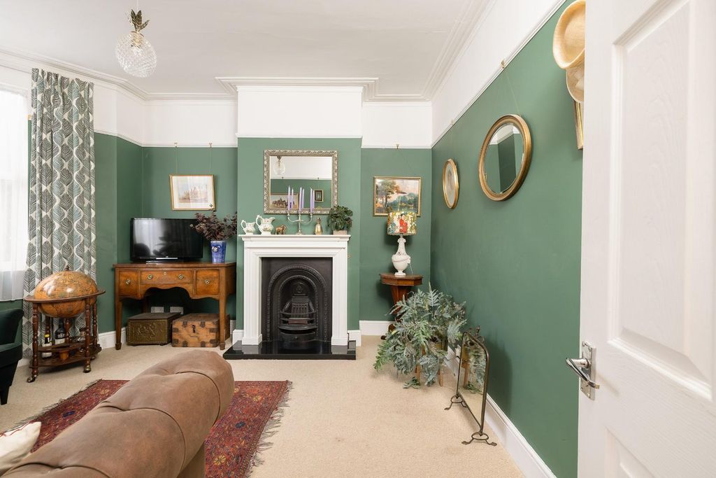 Property photo 3 of 34 Char9868-Cn.Jpg