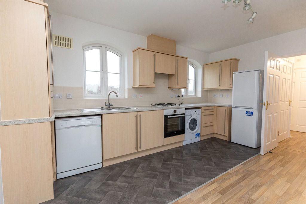 Property photo 2 of 11 Picture No. 08