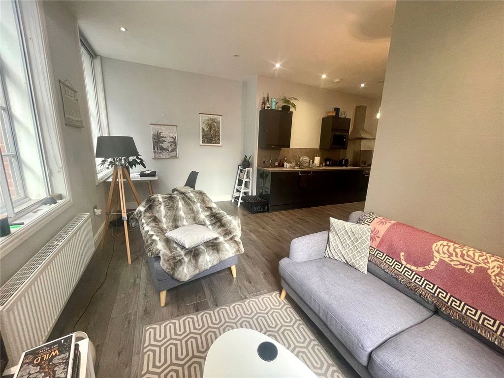 Property photo 1 of 7 Lounge
