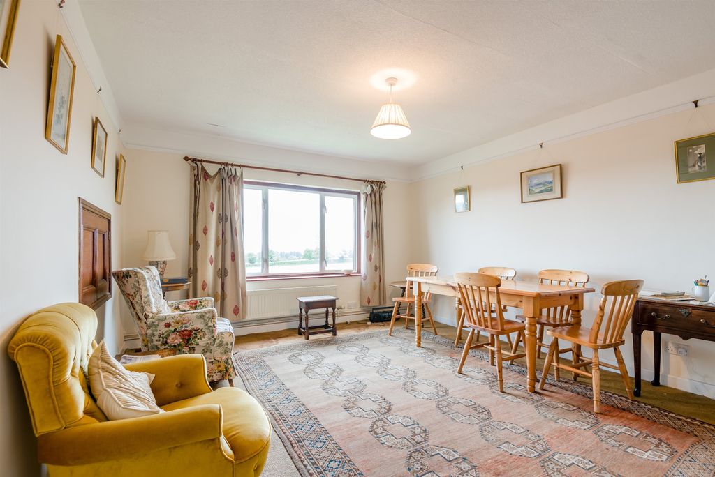 Property photo 3 of 26