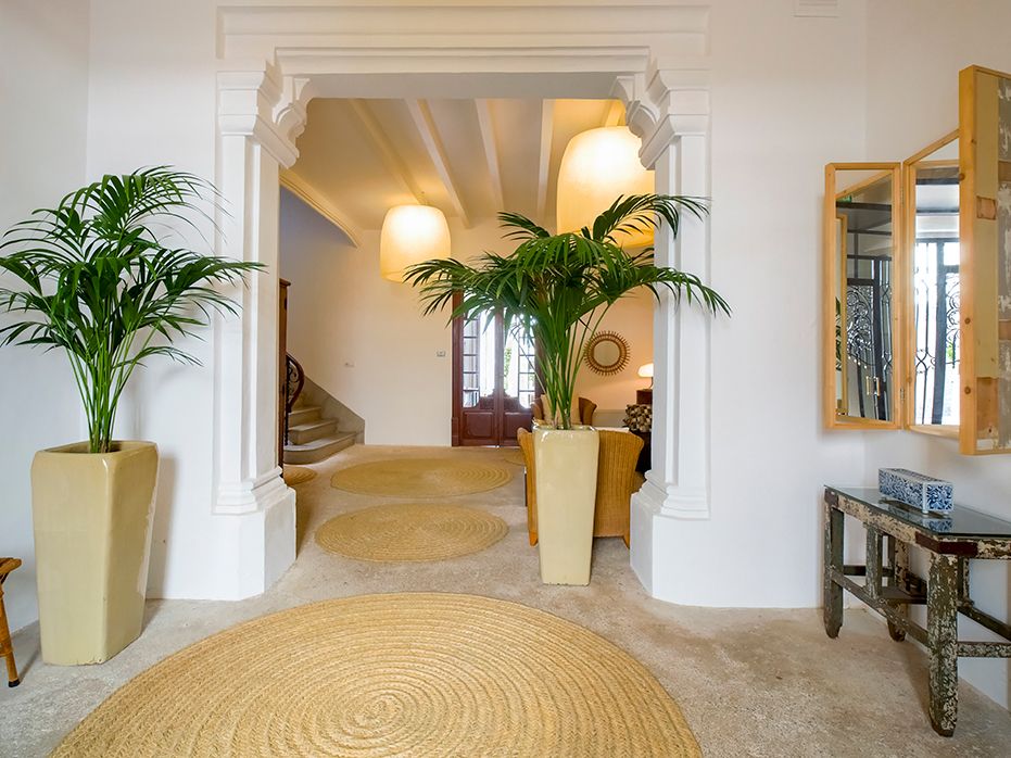 Property photo 1 of 17 Entrance Hall