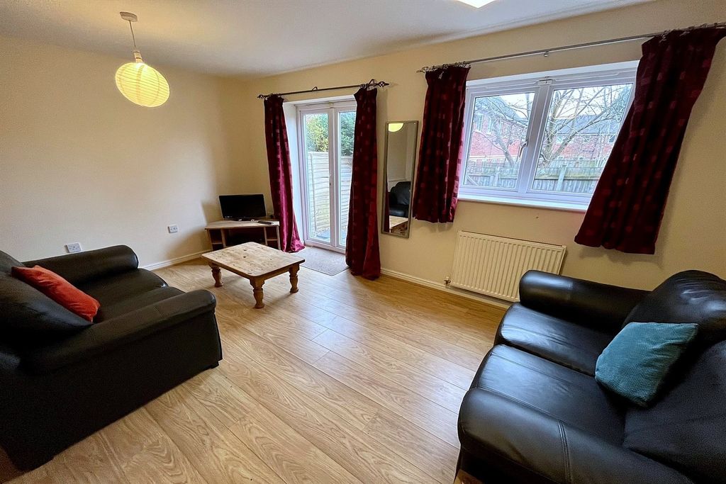 Property photo 2 of 18 Living Room