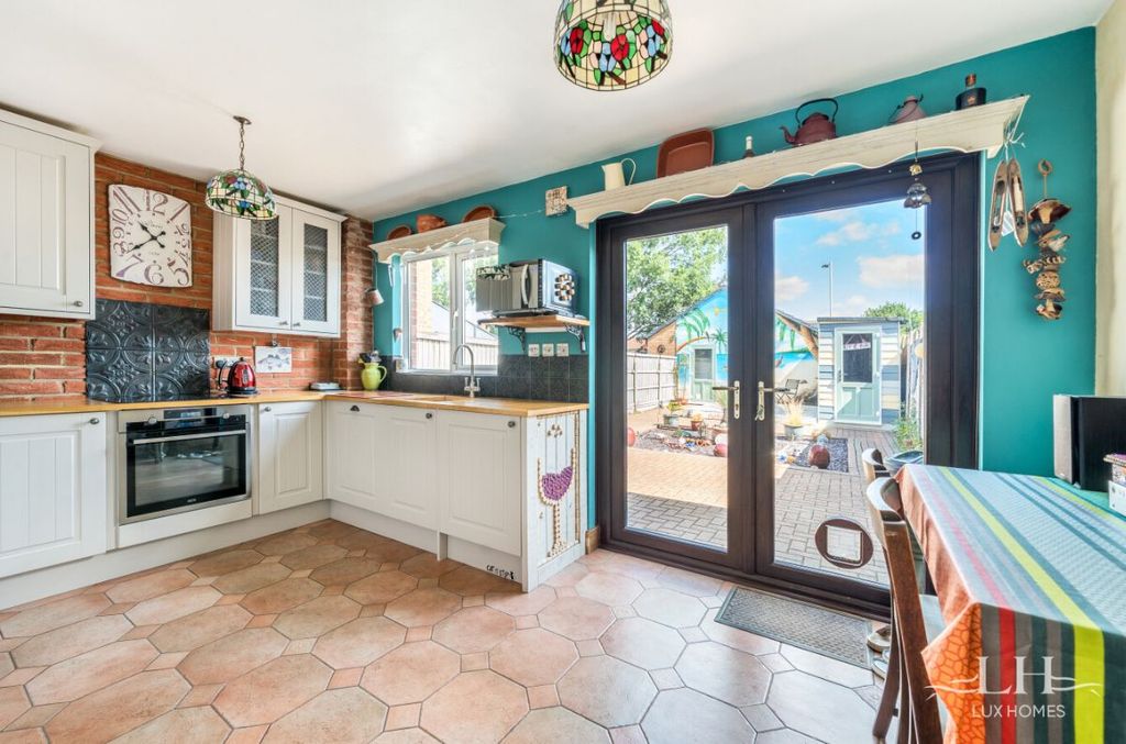 Property photo 2 of 20