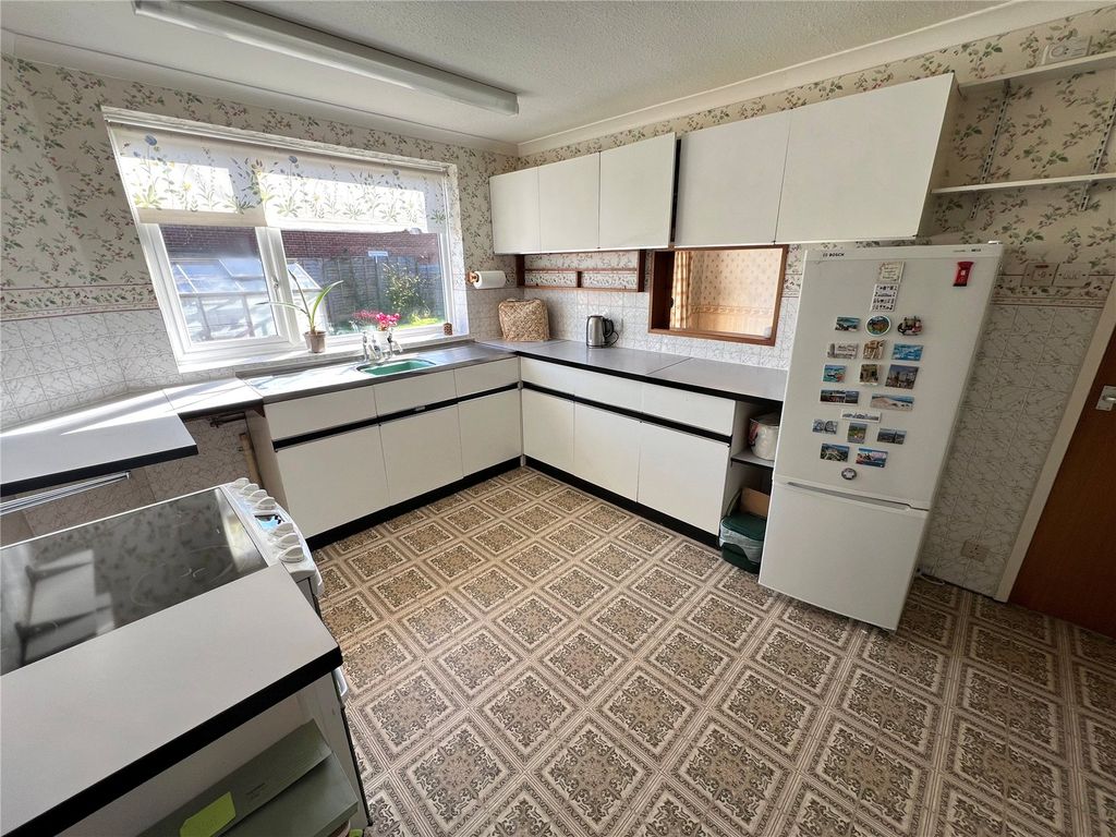 Property photo 2 of 11 Kitchen