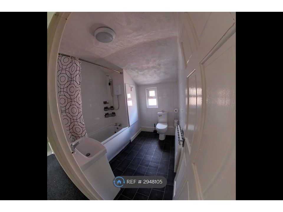 Property photo 2 of 8 Bathroom