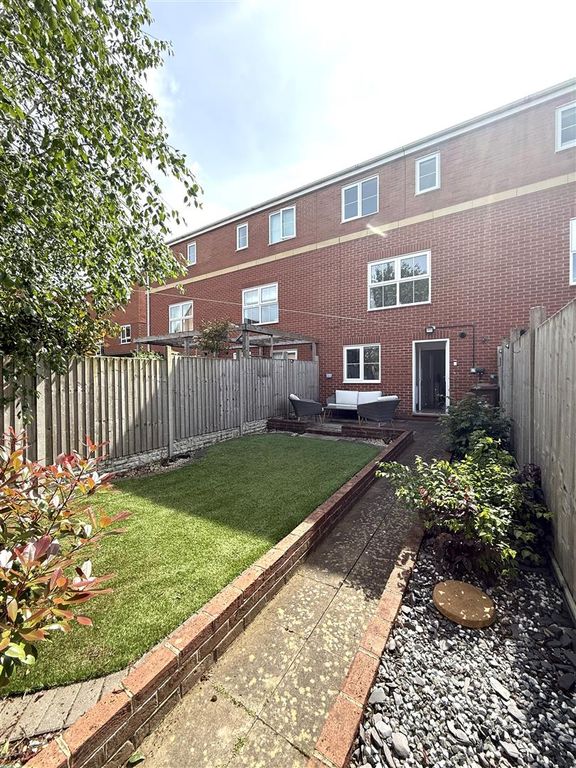 Property photo 2 of 24 24 Canon Lane New Garden.Jpeg