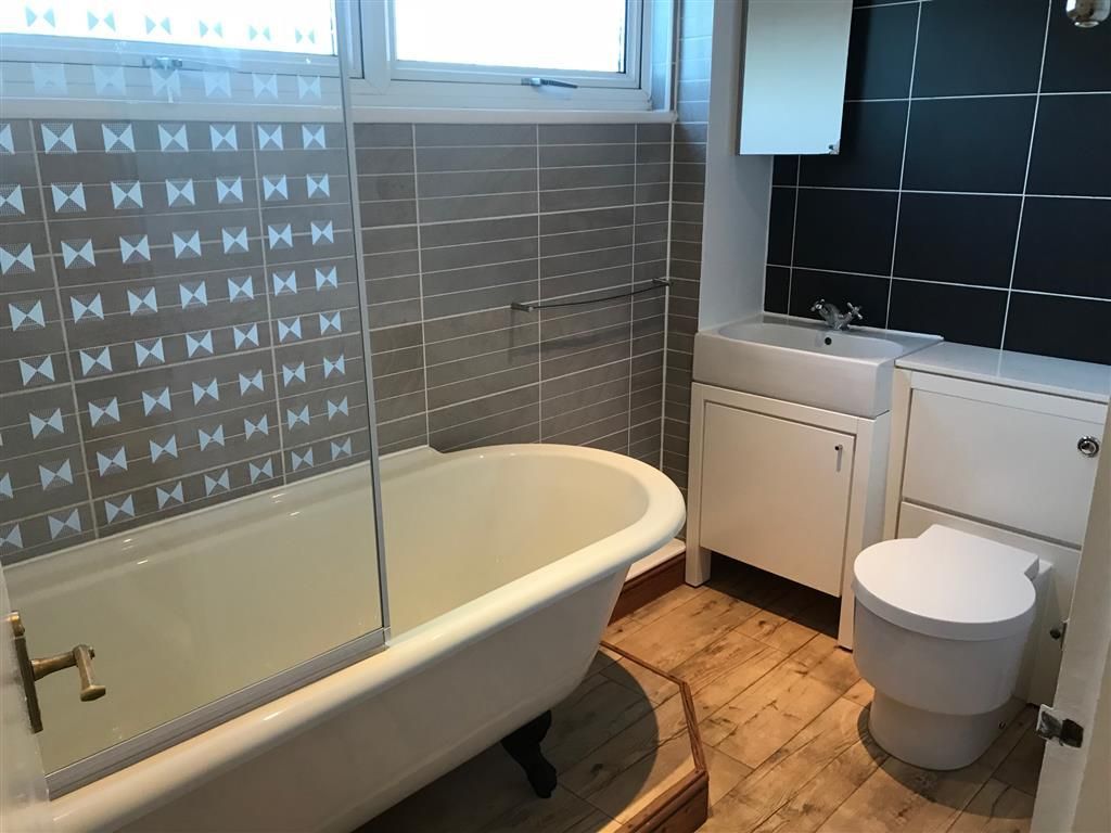 Property photo 1 of 7 Bathroom