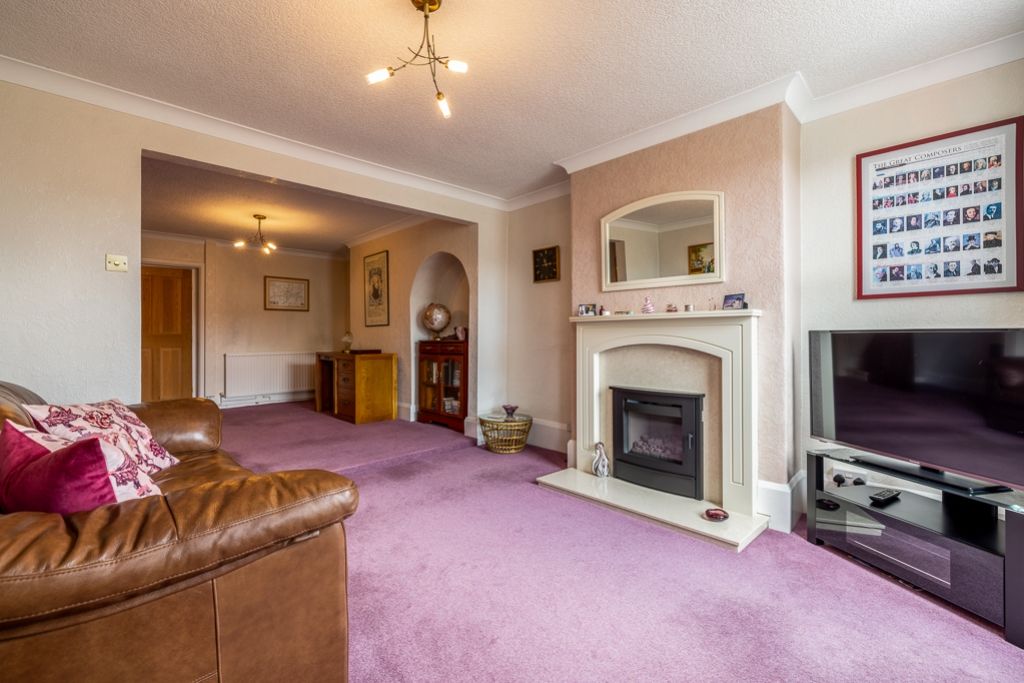 Property photo 3 of 14 54 Willoughby Road (8)