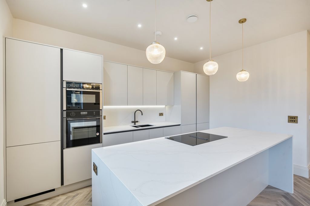 Property photo 3 of 23 Kitchen