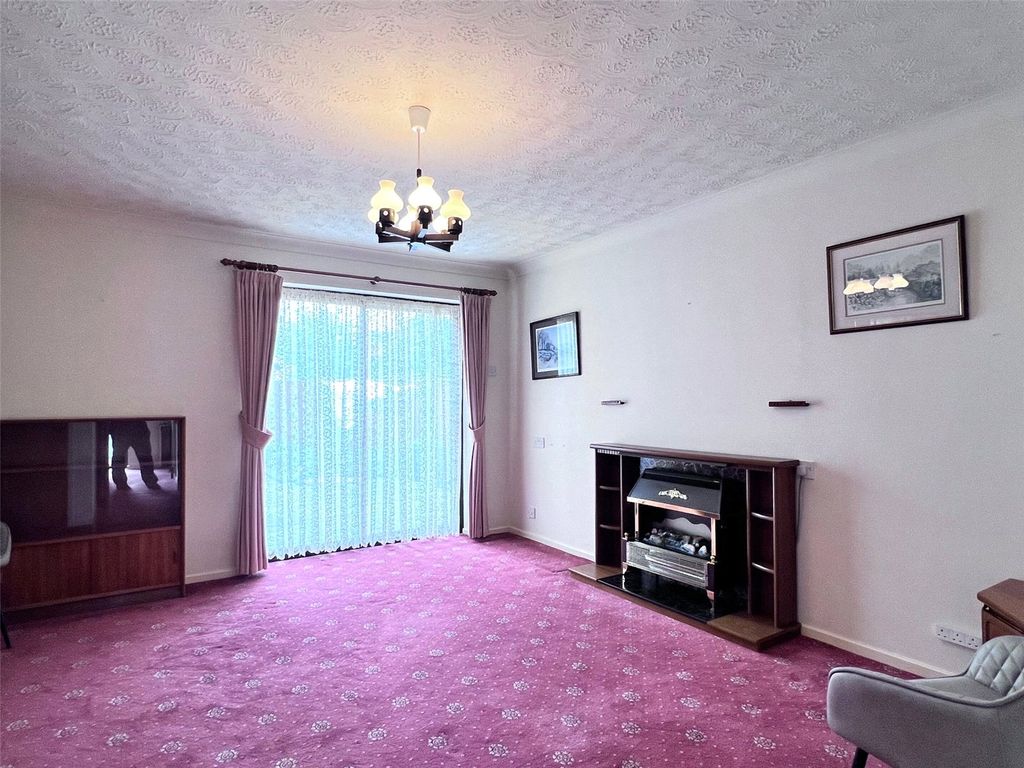 Property photo 2 of 10 Lounge