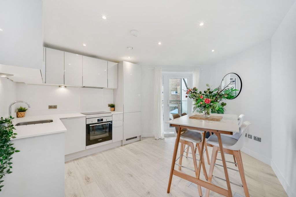 Property photo 2 of 16 Picture No. 32