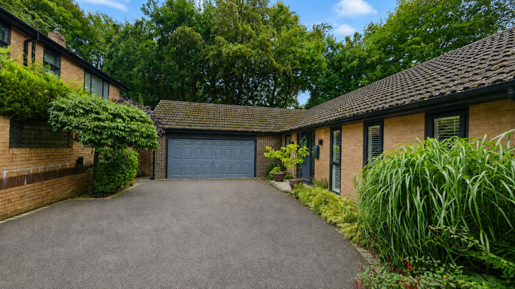Property photo 2 of 75 61 The Woodlands, Lostock, Bl6 4Jd