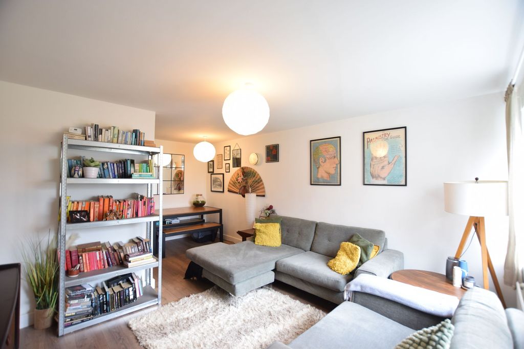 Property photo 2 of 10 Living Room