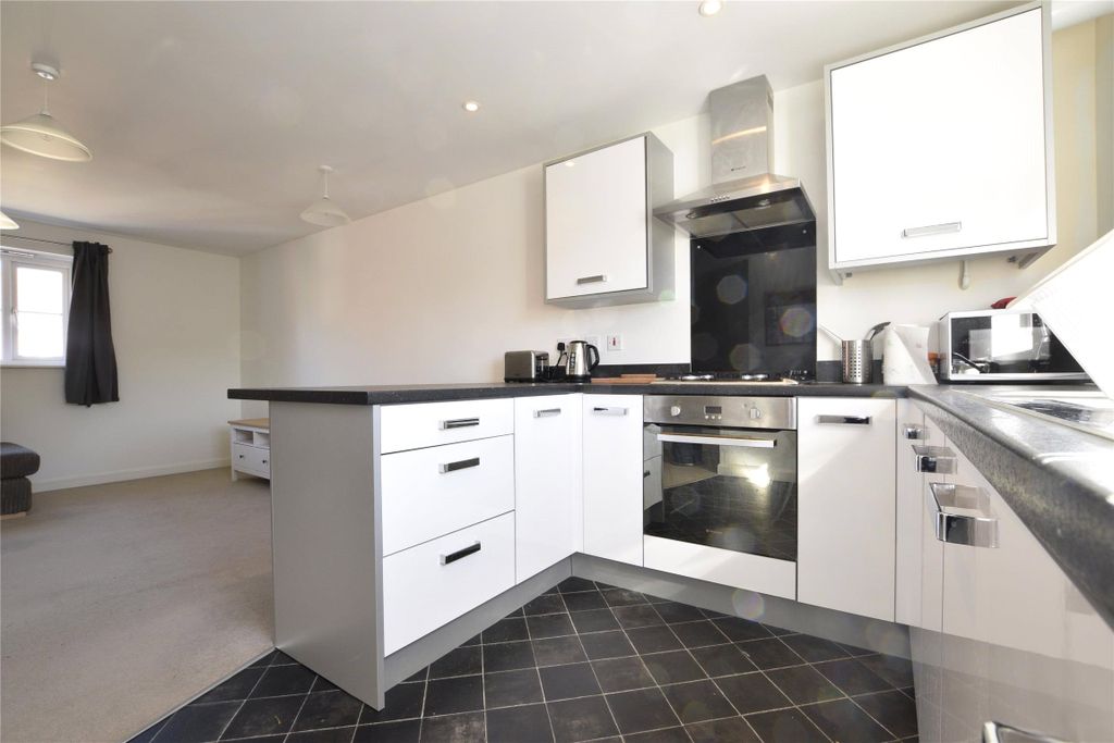 Property photo 2 of 10 Kitchen