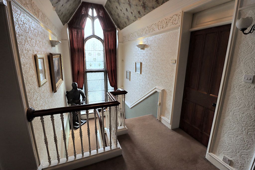 Property photo 2 of 29