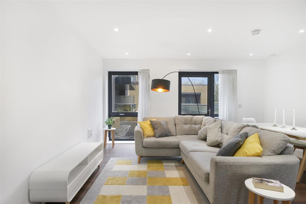 Property photo 2 of 15 Linnet Court