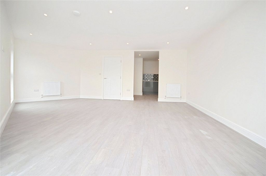 Property photo 3 of 8 Picture No. 14