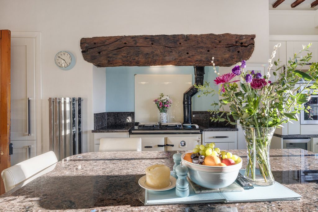 Property photo 2 of 48