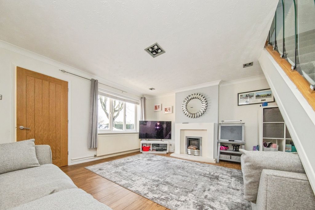 Property photo 3 of 19 Living Room