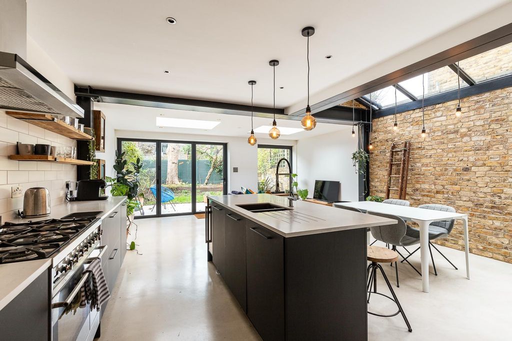 Property photo 3 of 25 Kitchen/Dining Area