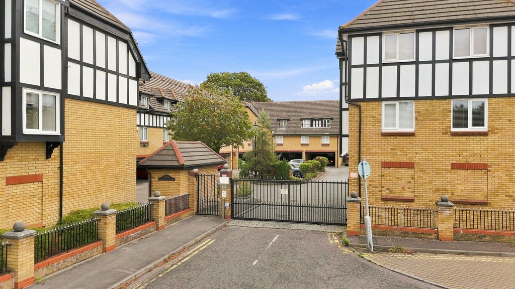 Property photo 2 of 24