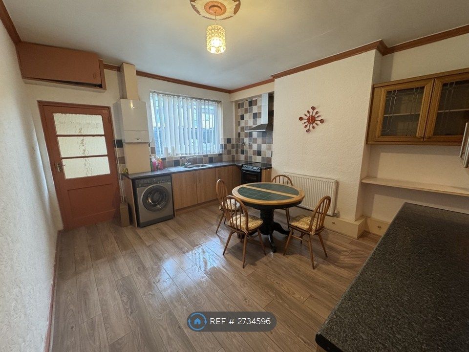 Property photo 3 of 23 Kitchen