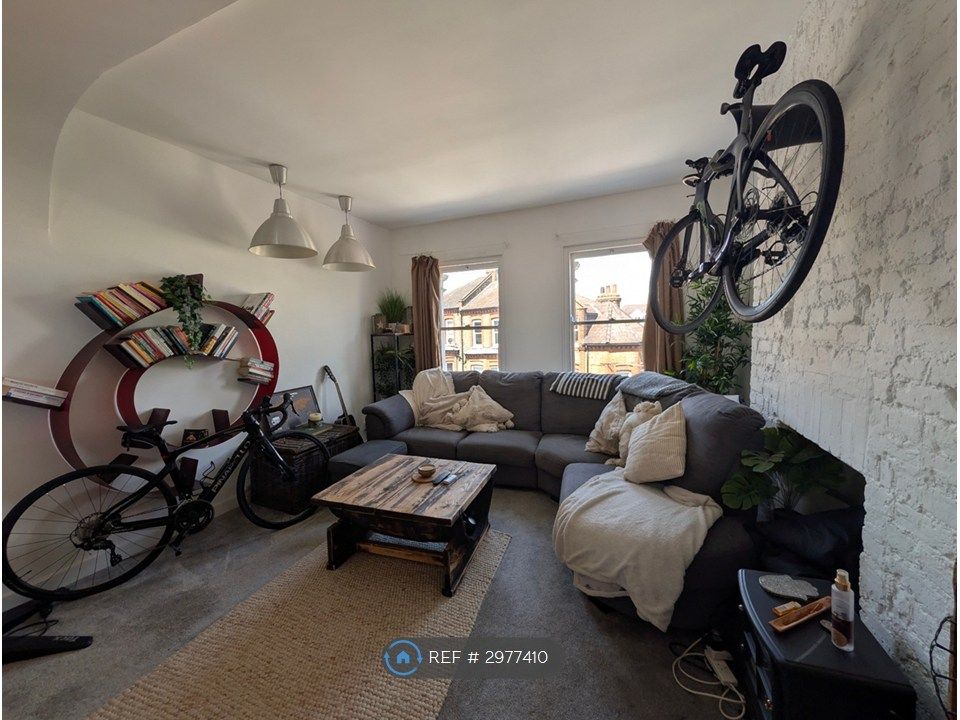 Property photo 2 of 27