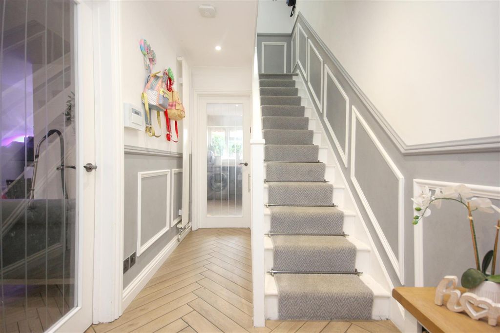 Property photo 3 of 15 Hallway.Jpg