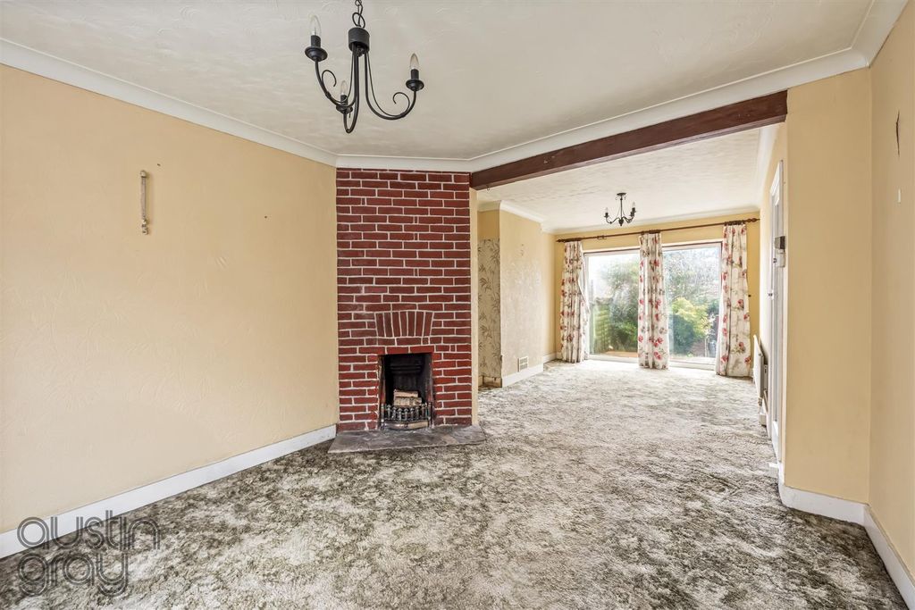 Property photo 2 of 19 Southdown Road, 16-002.Jpg