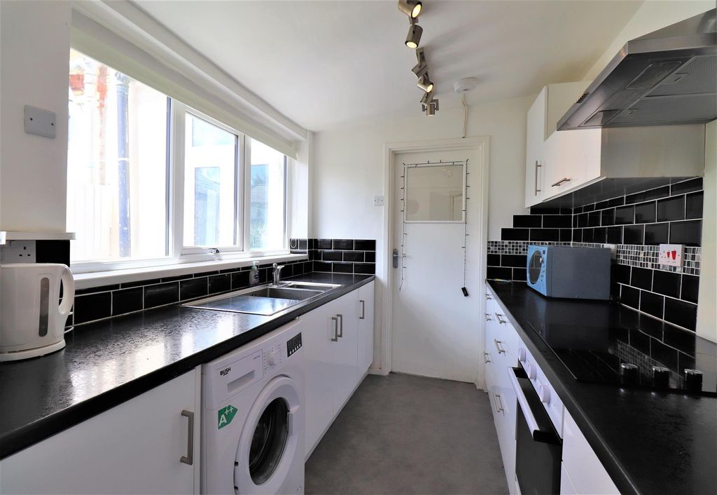 Property photo 1 of 23 Kitchen