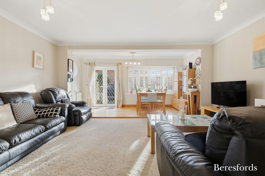 Property photo 3 of 23 Picture No. 17