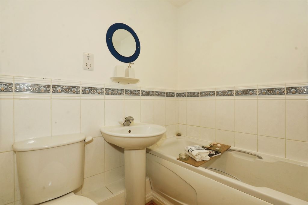 Additional image 16 of 2 bed flat for saleBlakemere Drive, Northwich CW9