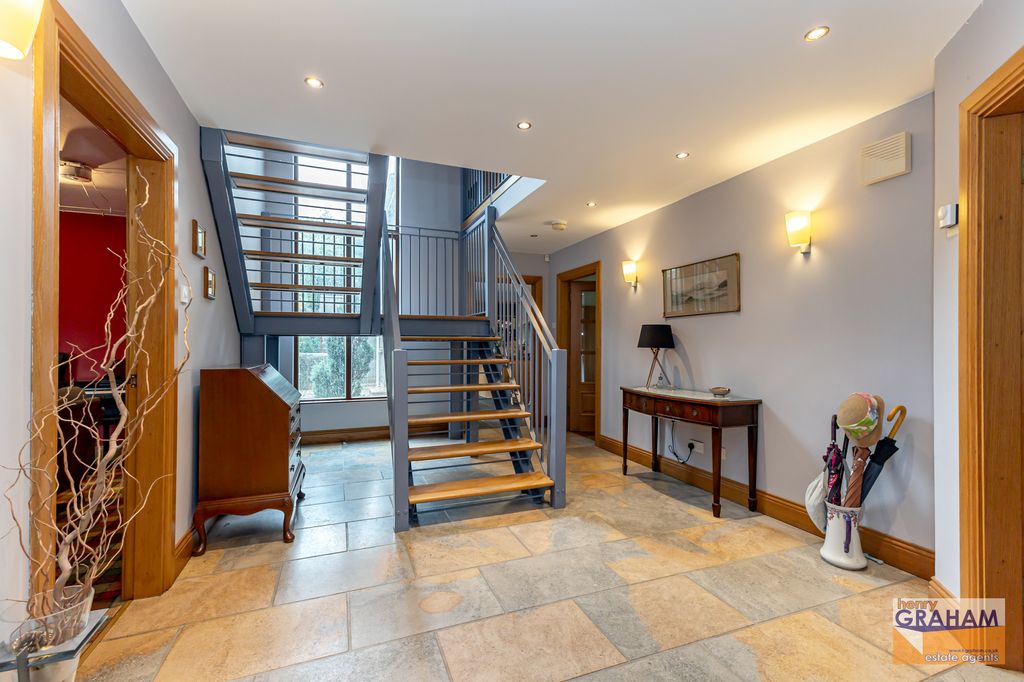 Property photo 3 of 39