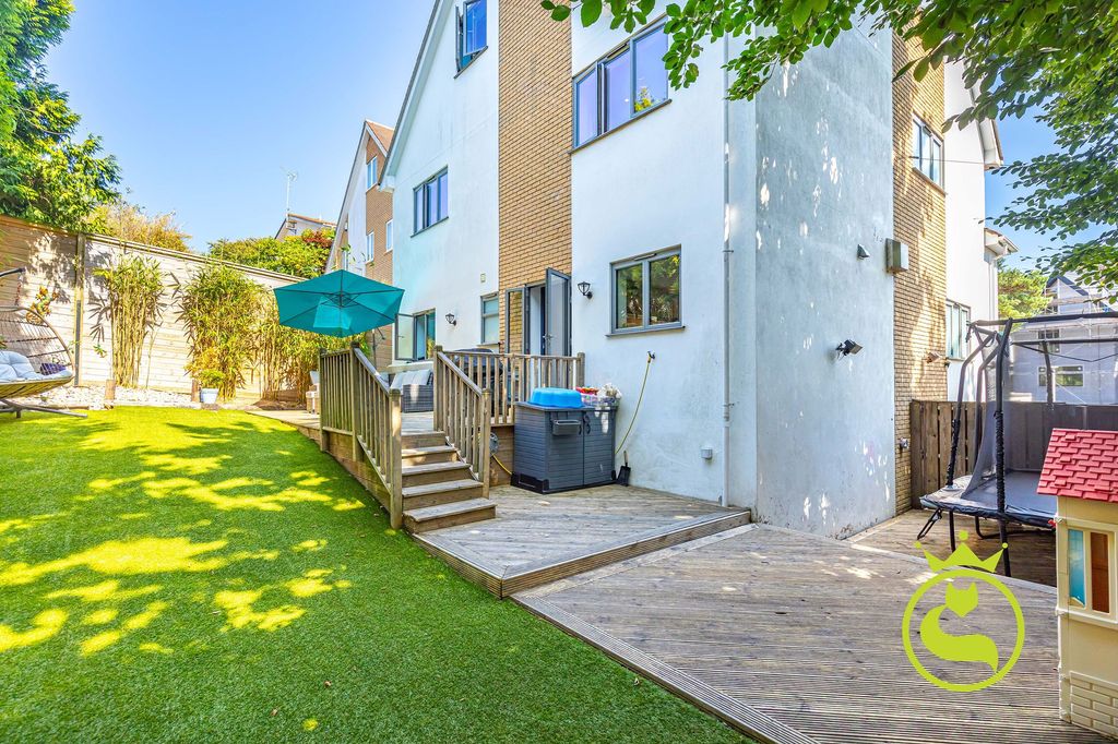 Property photo 3 of 42