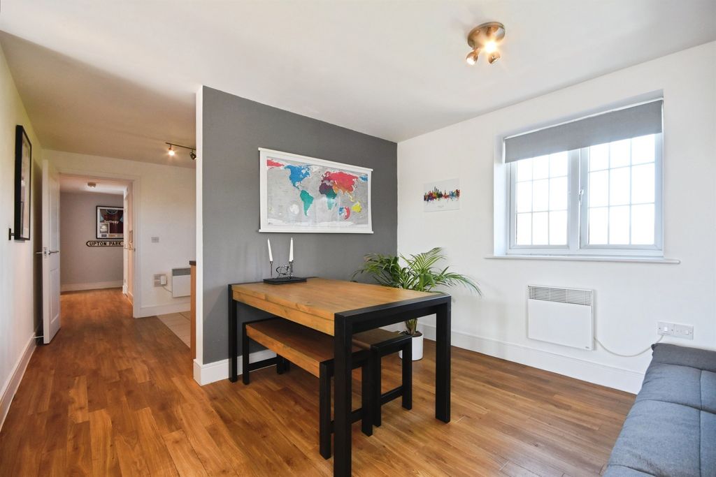 Property photo 3 of 21