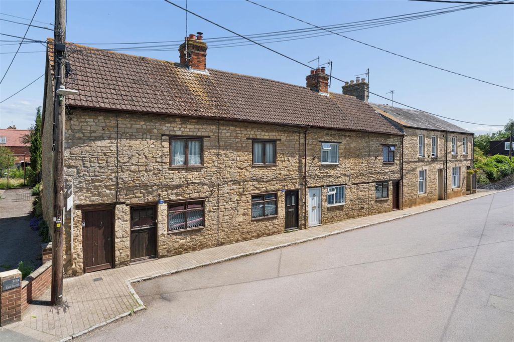 4 bed end terrace house for saleEast Street, Olney MK46