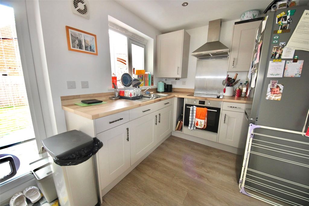 Property photo 3 of 12 Kitchen