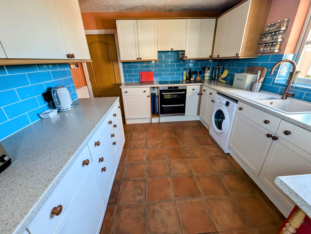 Property photo 3 of 21 Kitchen