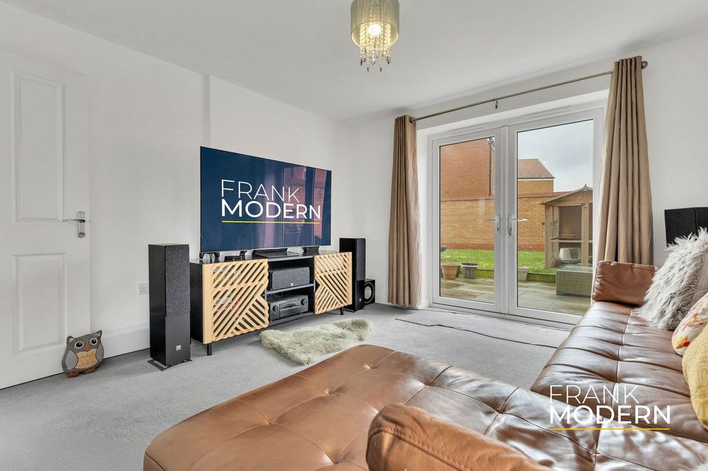 Property photo 2 of 40 Living Room