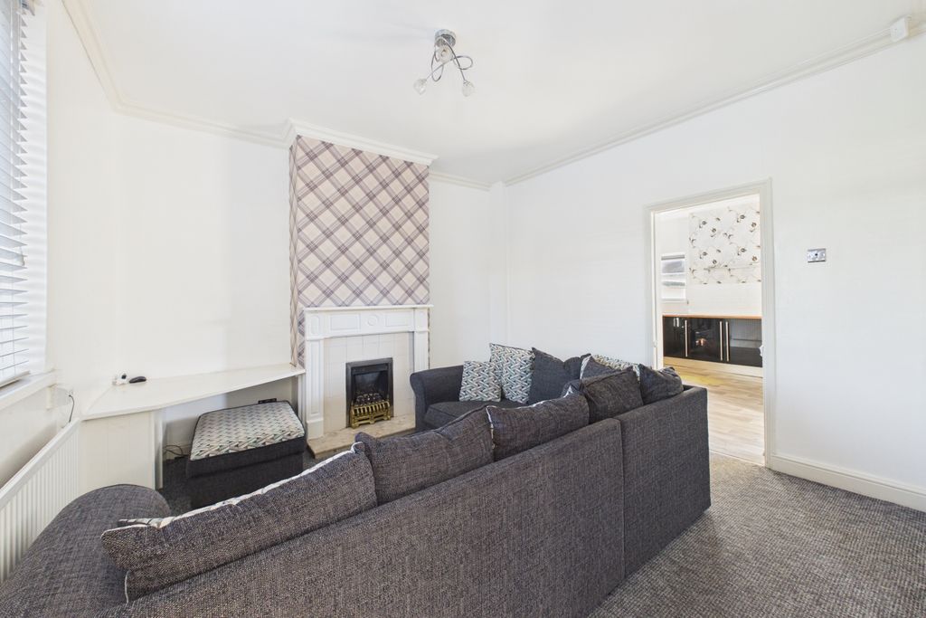 Property photo 2 of 13 Lounge