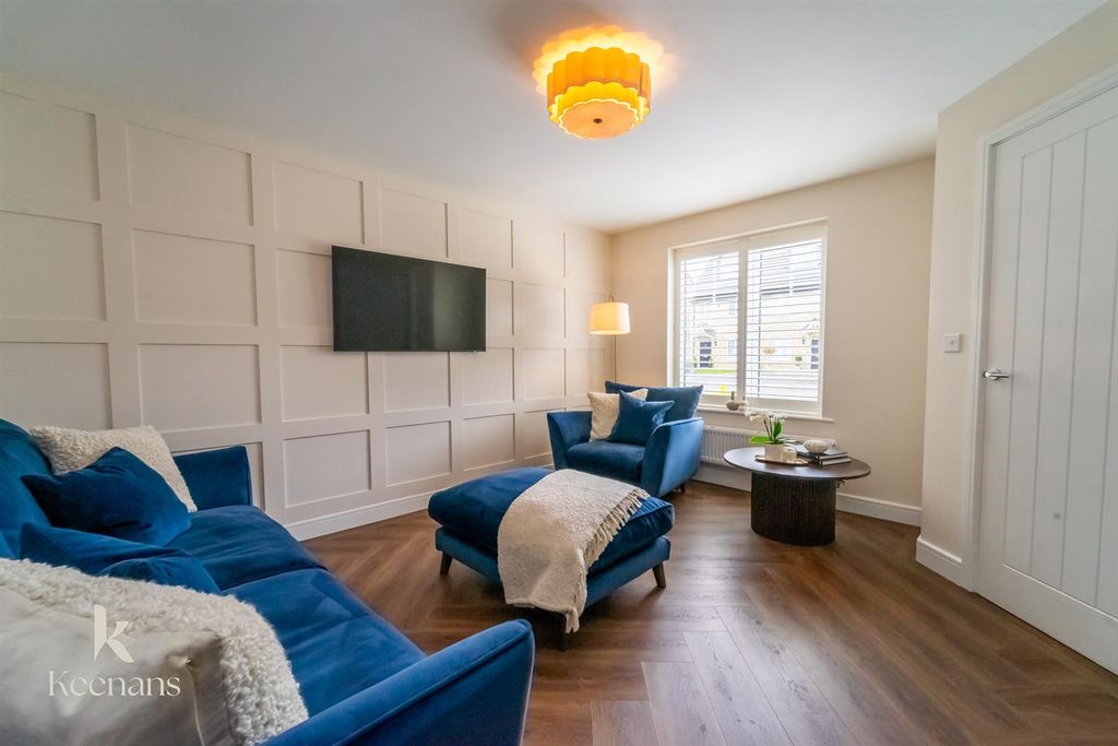 Property photo 2 of 32 Wayfaring Road-17.Jpg