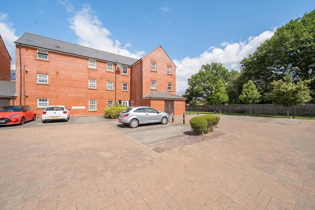 Property photo 1 of 18 External View